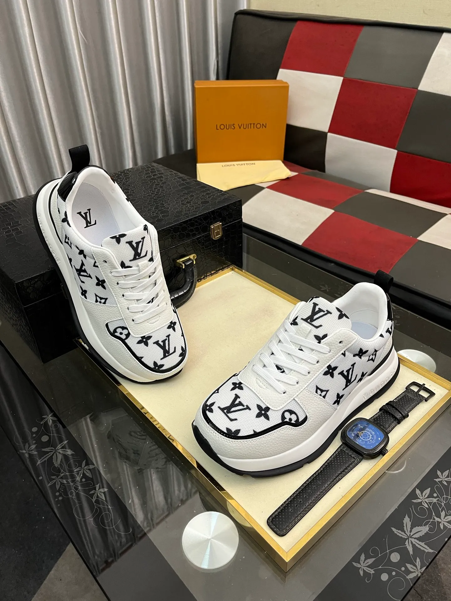 Men's men's shoes💰458⌚️⌚️ Loui* Vuitto* - Louis ** donkey's new color men's trainer sneakers, this LV Trainer sneaker is made of calfskin and breathable mesh, showing pure colors, the #54 logo on the back traces the brand's birth in 1854, the designer's handwritten brand logo embellishes one side, virgil Designed by abloh himself, it is a very commemorative sneaker. The new LV Louis Vuitton loui* vuitto* trainer sneaker low casual sports culture versatile basketball sneaker. Size: 38-444️⃣Colors available